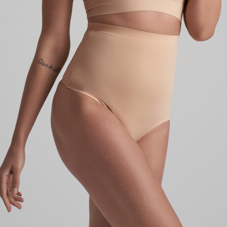Bye bra - Usynlig Højtaljet String Beige